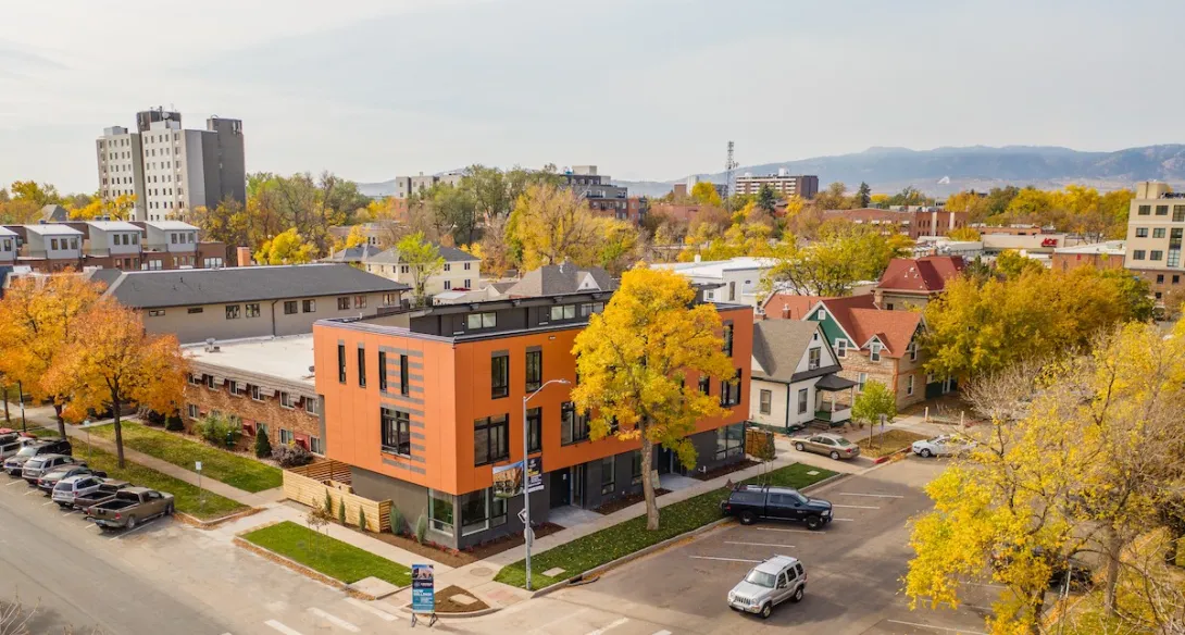 L'Avenir condos exterior